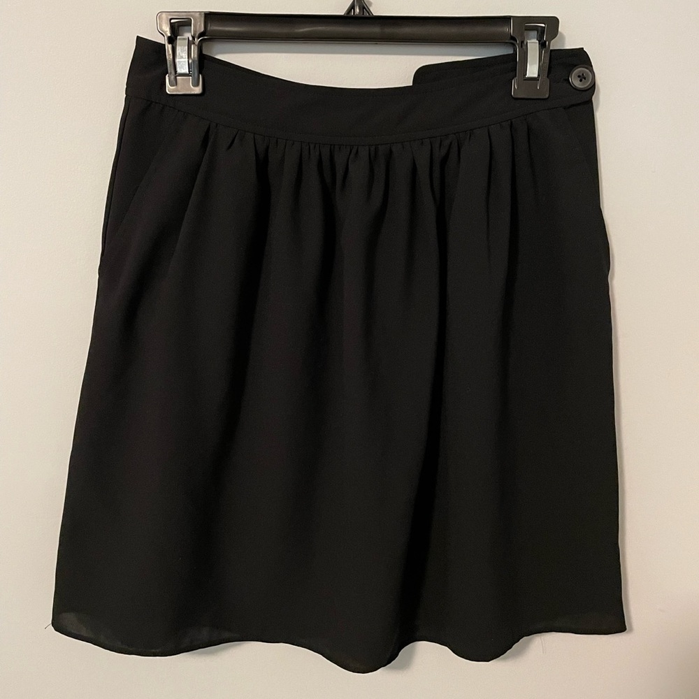 Black old navy skirt with pockets